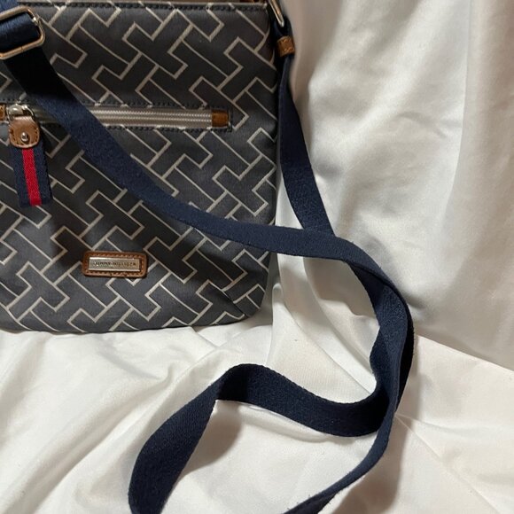Tommy Hilfiger Logo Crossbody/Messenger Bag Monogram Navy - Picture 2 of 7